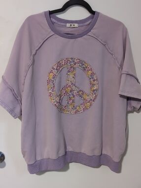 Lavender Peace Floral Applique Women's Short Sleeve Sweatshirt